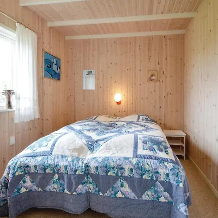 Сasa de vacaciones Three-bedroom In